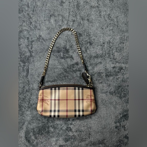 Burberry - Picture 1 of 3